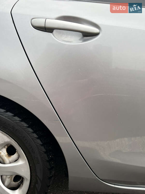 Седан Mazda 3 2013 в Киеве
