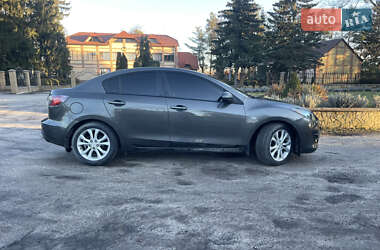 Седан Mazda 3 2011 в Сарнах