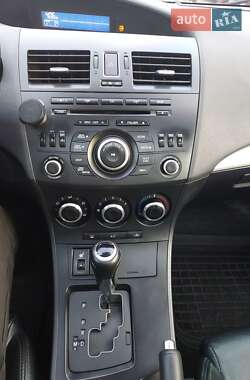 Седан Mazda 3 2012 в Днепре