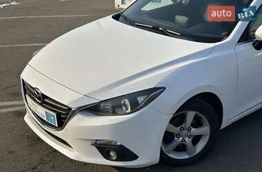 Седан Mazda 3 2015 в Киеве