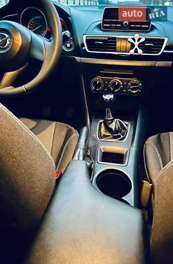 Хэтчбек Mazda 3 2015 в 