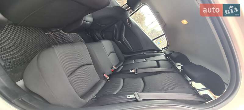 Хетчбек Mazda 3 2016 в Дніпрі
