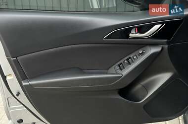 Хэтчбек Mazda 3 2016 в 