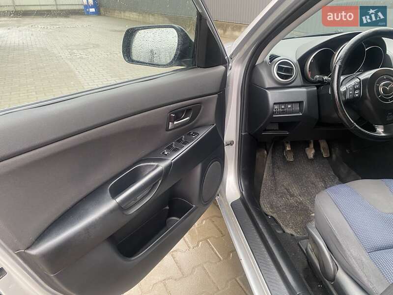 Хэтчбек Mazda 3 2003 в Кутах