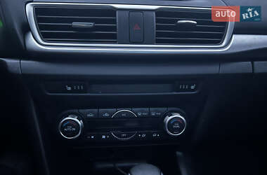 Хэтчбек Mazda 3 2016 в 