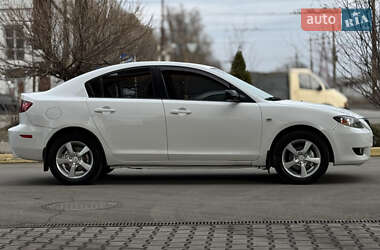 Седан Mazda 3 2004 в 