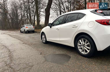 Хэтчбек Mazda 3 2015 в 