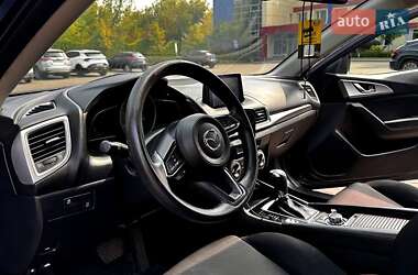 Седан Mazda 3 2018 в Житомире