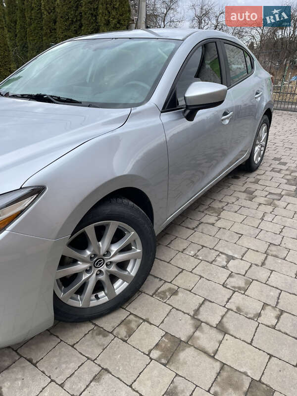 Седан Mazda 3 2016 в Скнилове