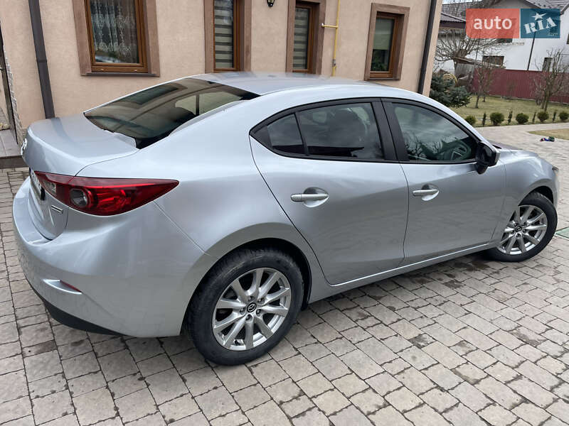 Седан Mazda 3 2016 в 