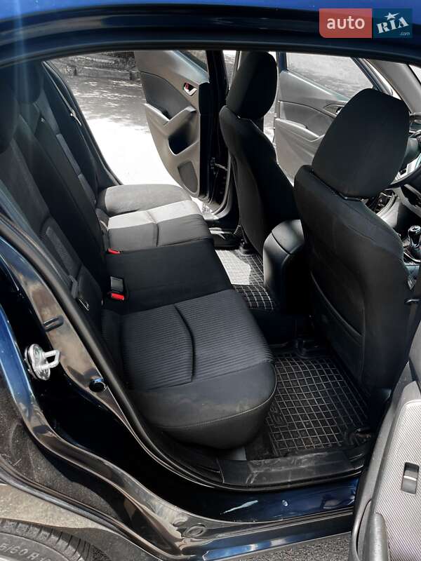 Седан Mazda 3 2015 в Кривому Розі