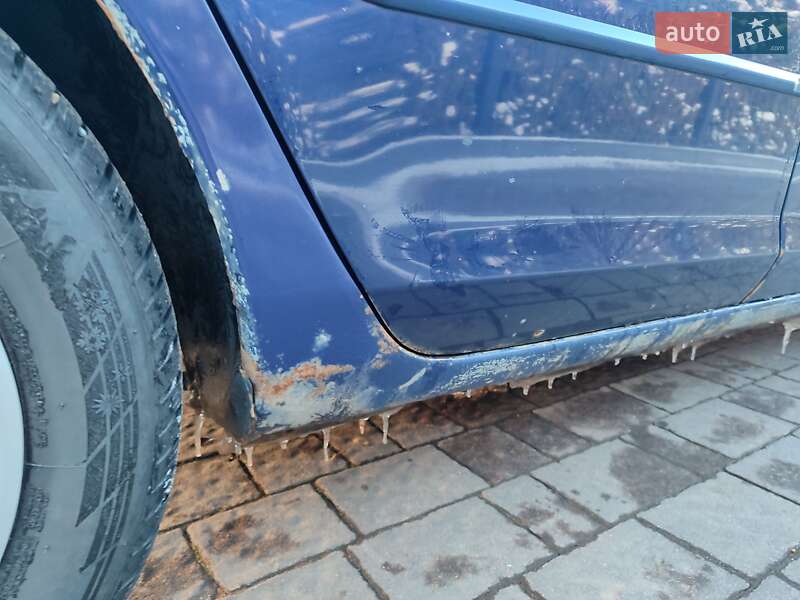 Седан Mazda 3 2004 в Долине