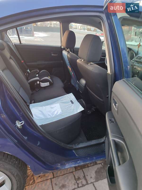 Седан Mazda 3 2004 в Долине