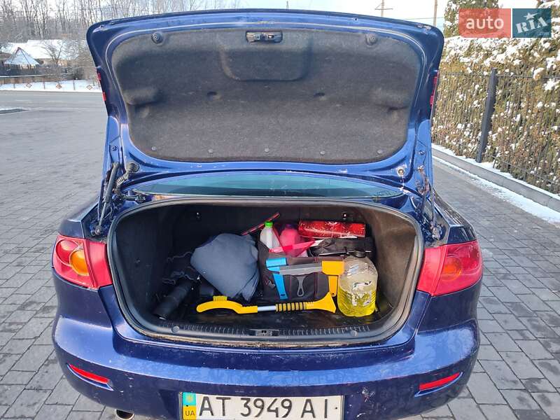 Седан Mazda 3 2004 в Долине