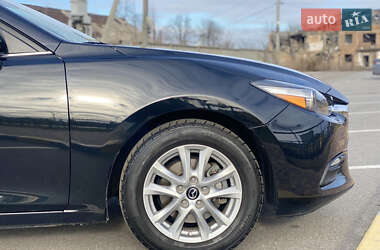 Седан Mazda 3 2017 в 