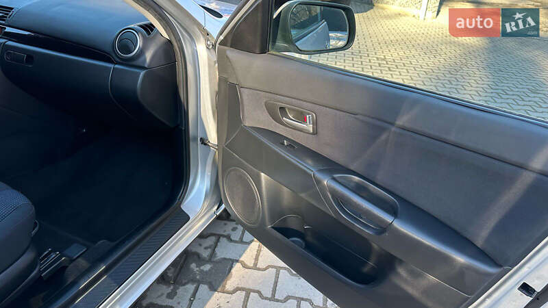 Хэтчбек Mazda 3 2004 в Черновцах