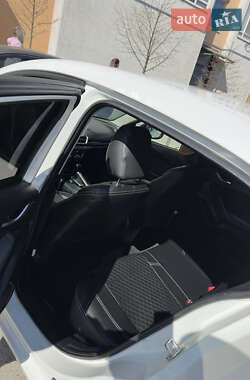 Седан Mazda 3 2014 в 