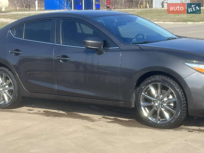 Седан Mazda 3 2018 в Дніпрі