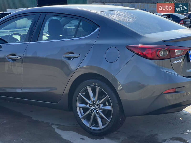 Седан Mazda 3 2018 в Дніпрі