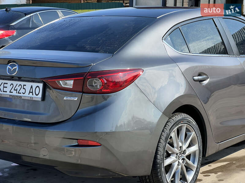 Седан Mazda 3 2018 в Днепре