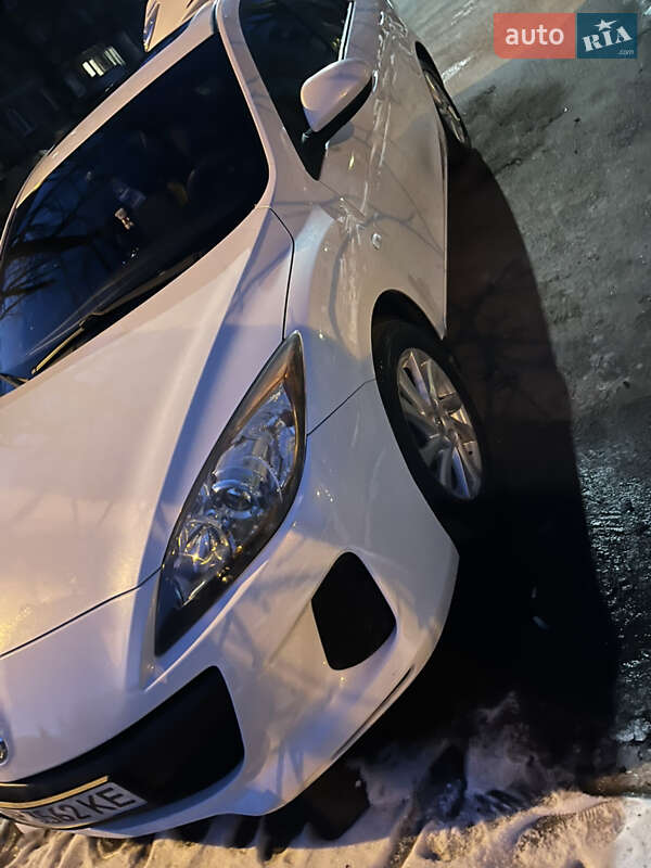 Седан Mazda 3 2012 в 