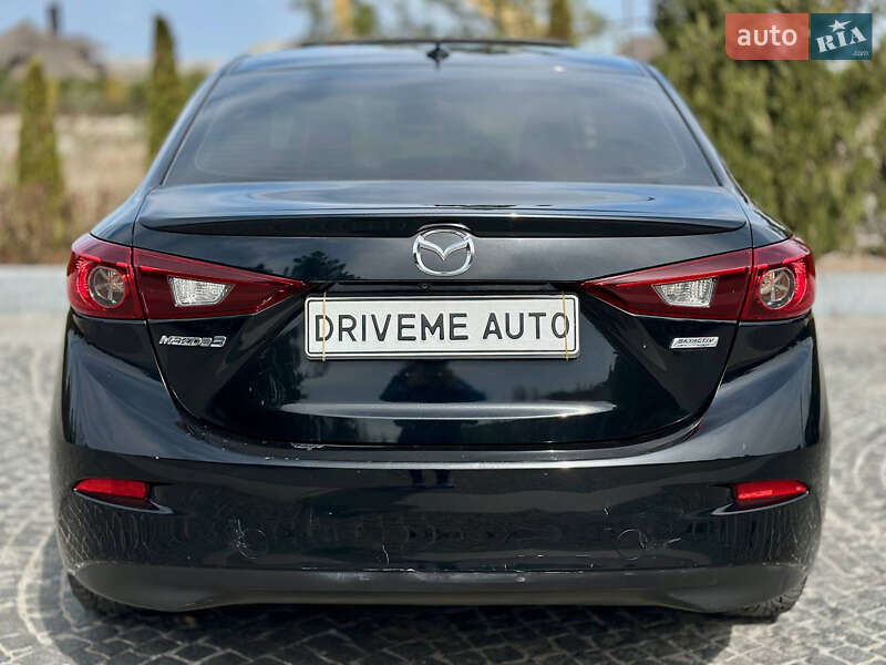 Седан Mazda 3 2015 в Днепре