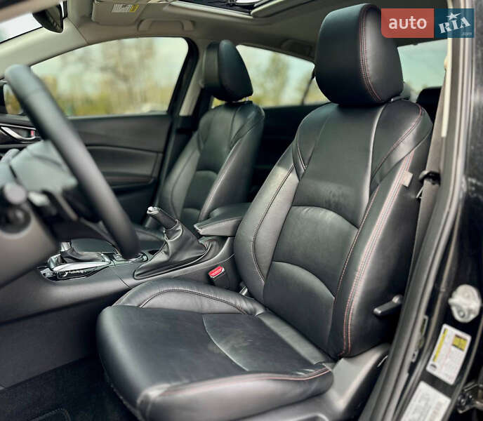 Седан Mazda 3 2015 в Днепре