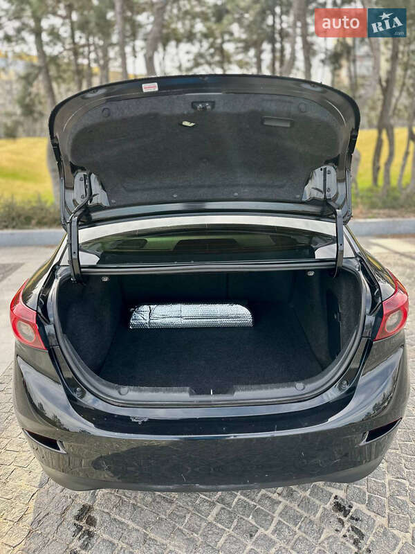 Седан Mazda 3 2015 в Днепре