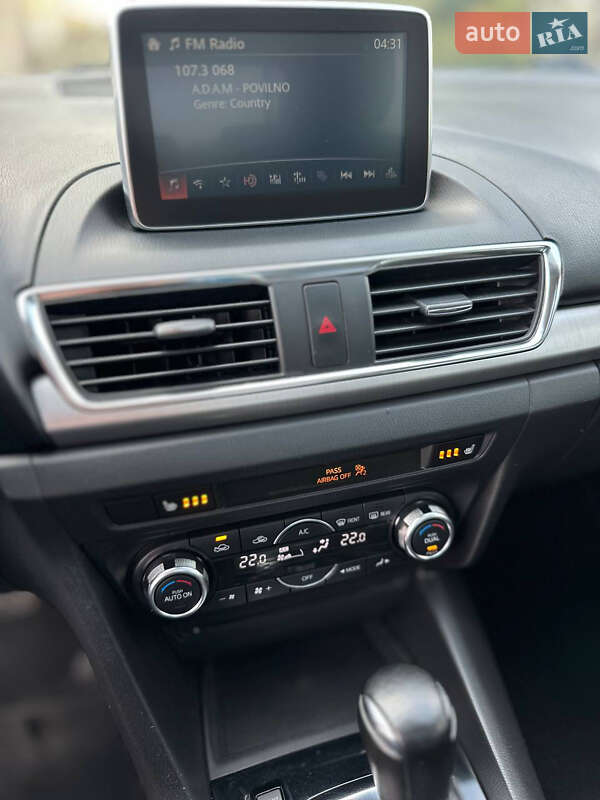 Седан Mazda 3 2015 в Днепре