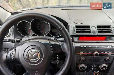 Седан Mazda 3 2004 в 