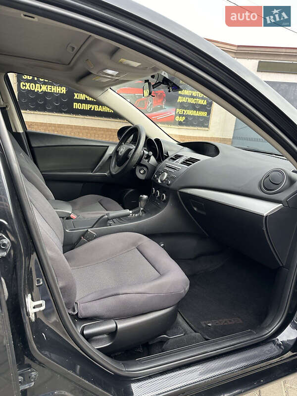Седан Mazda 3 2012 в Киеве