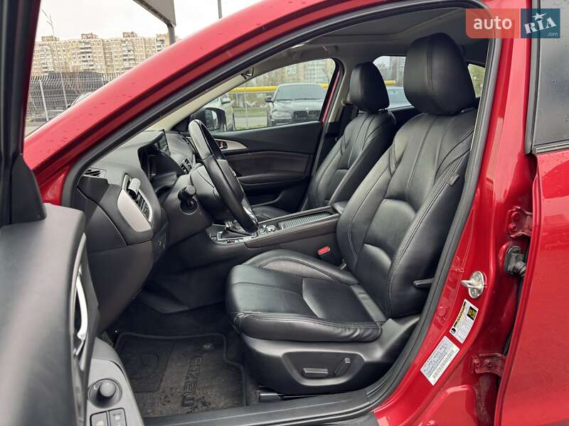 Седан Mazda 3 2016 в Киеве