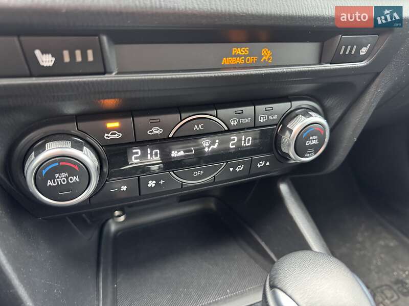 Седан Mazda 3 2016 в Киеве