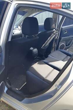 Седан Mazda 3 2004 в 