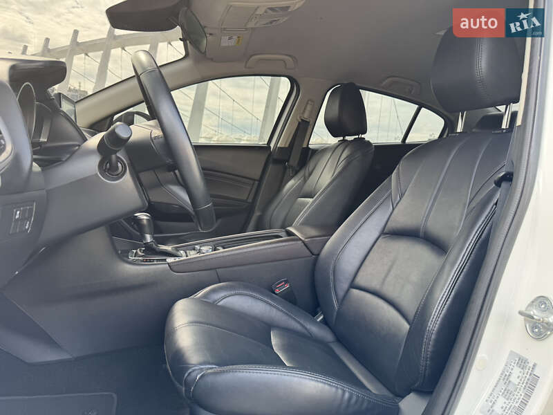 Седан Mazda 3 2018 в Днепре