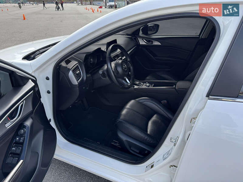 Седан Mazda 3 2018 в Днепре