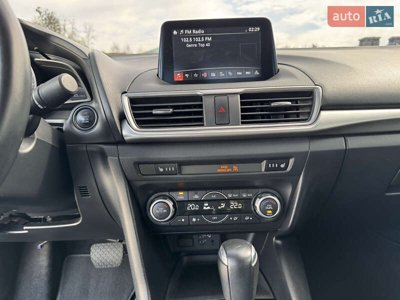 Седан Mazda 3 2018 в Днепре