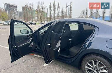 Седан Mazda 3 2015 в 