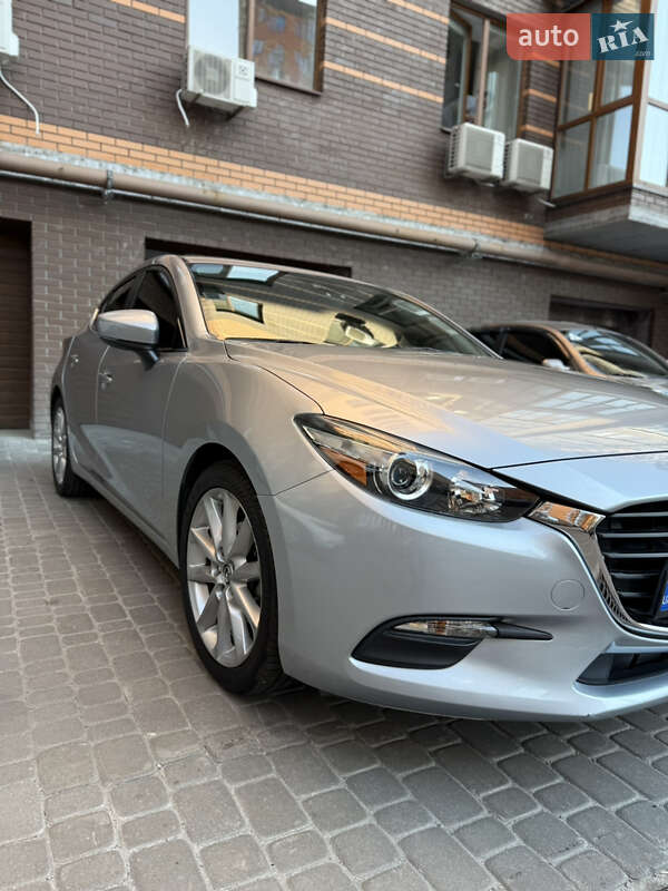 Седан Mazda 3 2016 в Дніпрі