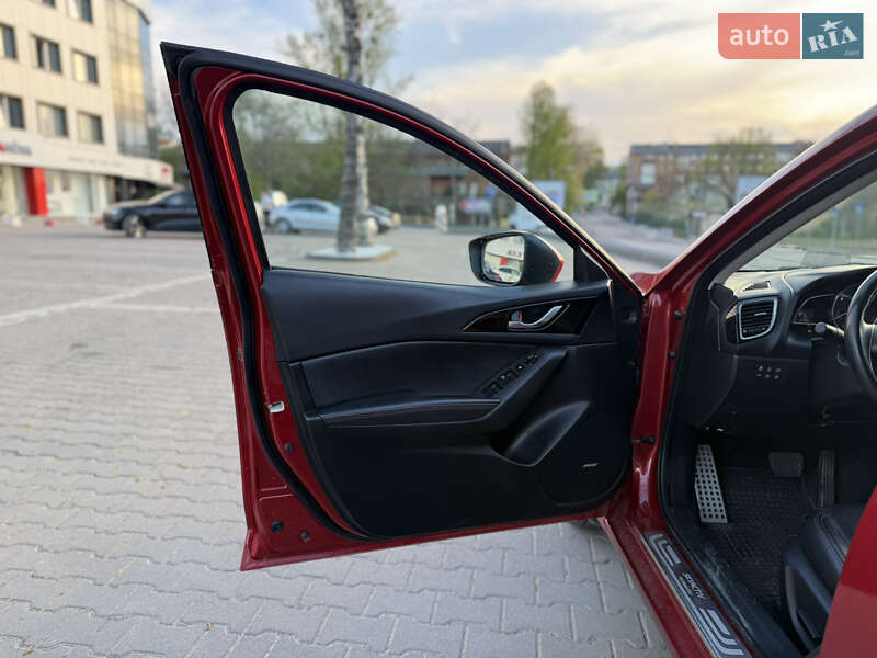 Хэтчбек Mazda 3 2015 в Черновцах