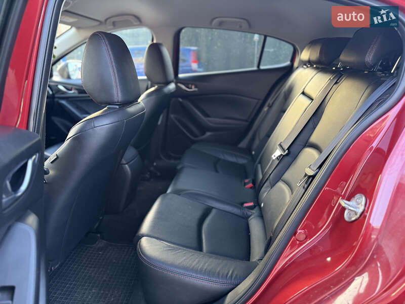 Хэтчбек Mazda 3 2015 в Черновцах