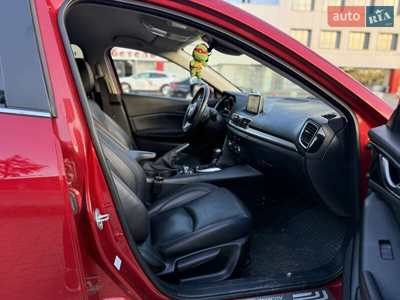 Хэтчбек Mazda 3 2015 в Черновцах