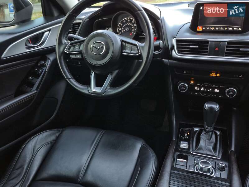 Седан Mazda 3 2017 в Миколаєві