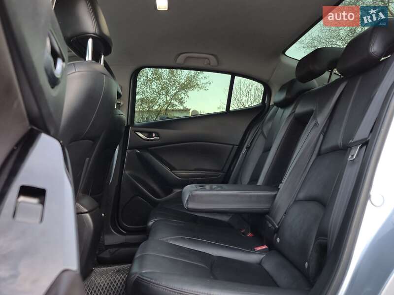 Седан Mazda 3 2017 в Миколаєві