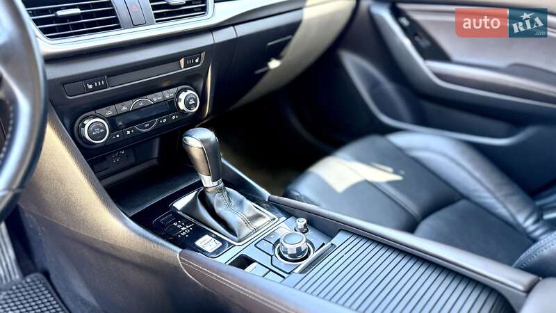 Седан Mazda 3 2017 в Тернополе