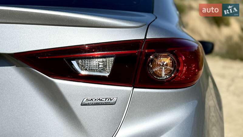 Седан Mazda 3 2017 в Тернополе