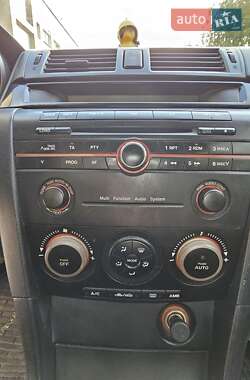Седан Mazda 3 2004 в 