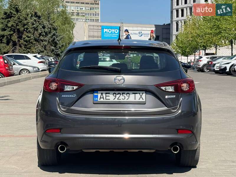 Седан Mazda 3 2017 в Дніпрі