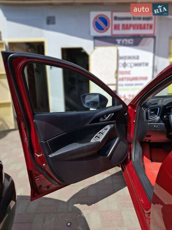 Седан Mazda 3 2016 в Киеве