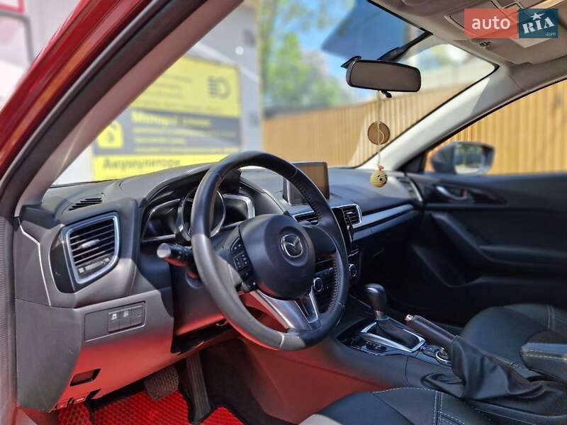Седан Mazda 3 2016 в Киеве